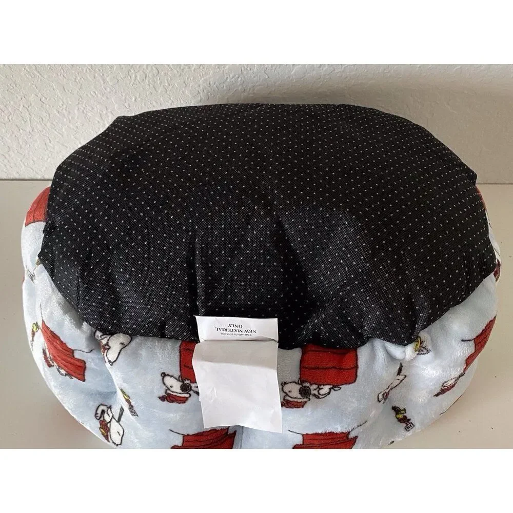 Peanuts Snoopy Small Dog Pet Cozy Cuddler Bed Christmas‎ Doghouse 19 X 15 X 7”